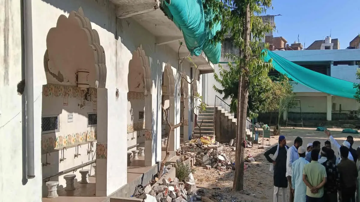 जयपुर: जुमे की नमाज के दौरान मस्जिद की दीवार ढही: पन्द्रह नमाजी घायल