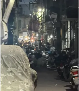 गाजियाबाद में सड़क पर इफ्तार के वायरल वीडियो के बाद बढ़ा तनाव, हिंदू रक्षा दल ने दी हनुमान चालीसा पाठ की चेतावनी