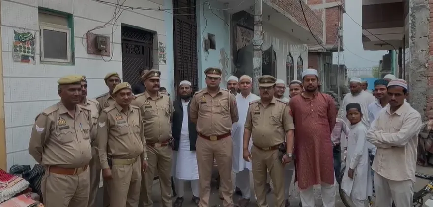 गाजियाबाद के कनावनी में सौहार्दपूर्ण वातावरण में संपन्न हुई अलविदा जुमे की नमाज, सुरक्षा के रहे कड़े इंतजाम