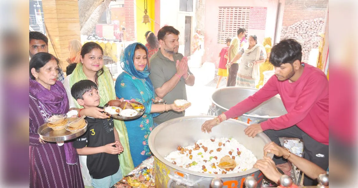 शामली के बड़ी माता मंदिर में उमड़ा आस्था का सैलाब, परिवार की सुख-समृद्धि के लिए की विशेष पूजा