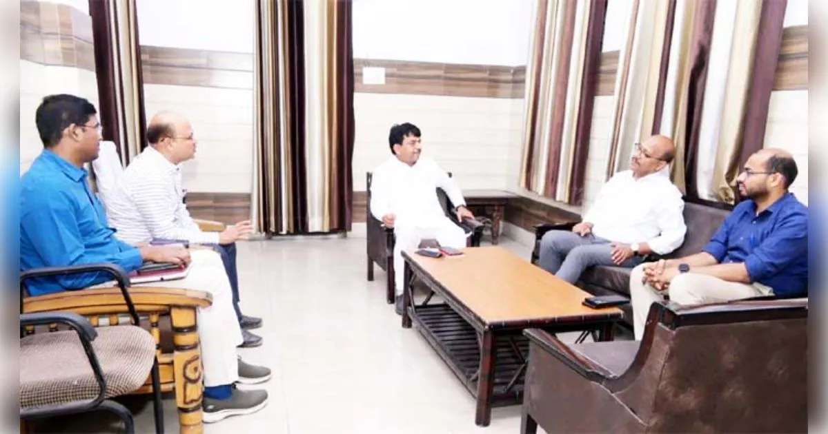 मुजफ्फरनगर में गैस आपूर्ति में लापरवाही पर सख्त मंत्री कपिल देव, अधिकारियों को दिए कड़े निर्देश