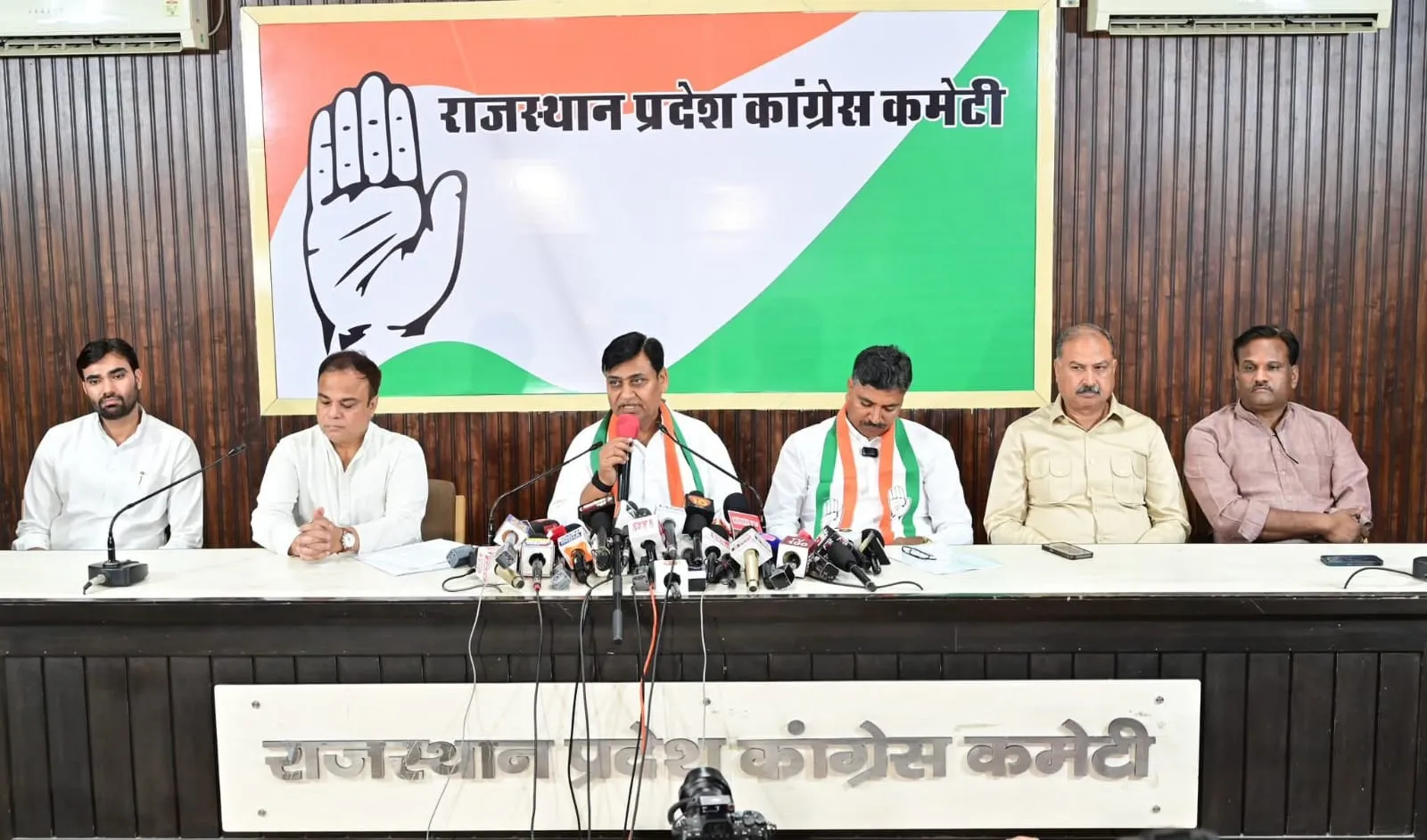 गैस किल्लत पर डोटासरा का हमला: 