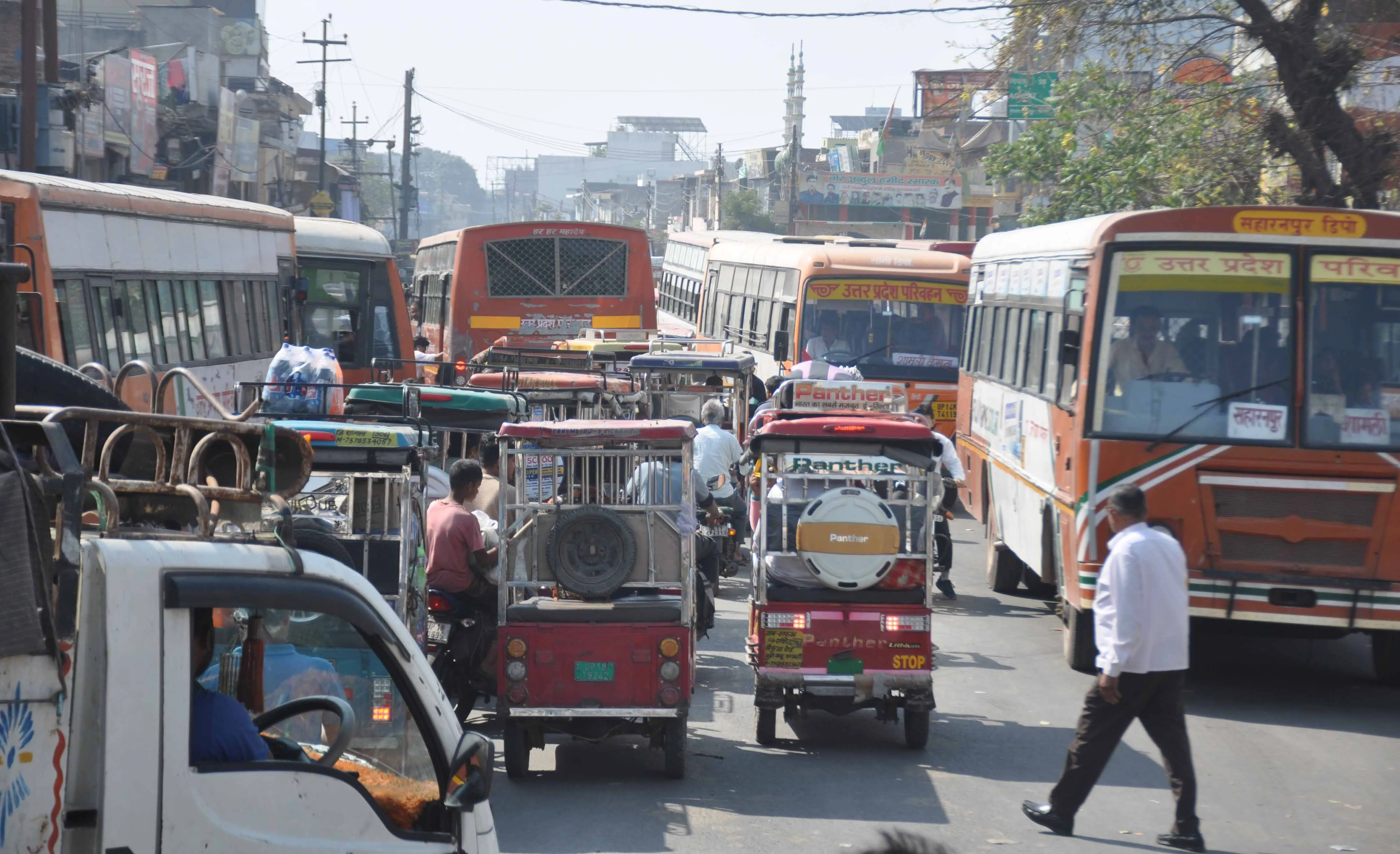 शामली में होली 2026 के अवसर पर यात्रियों की भारी भीड़, रोडवेज और निजी बसों में चढ़ाव