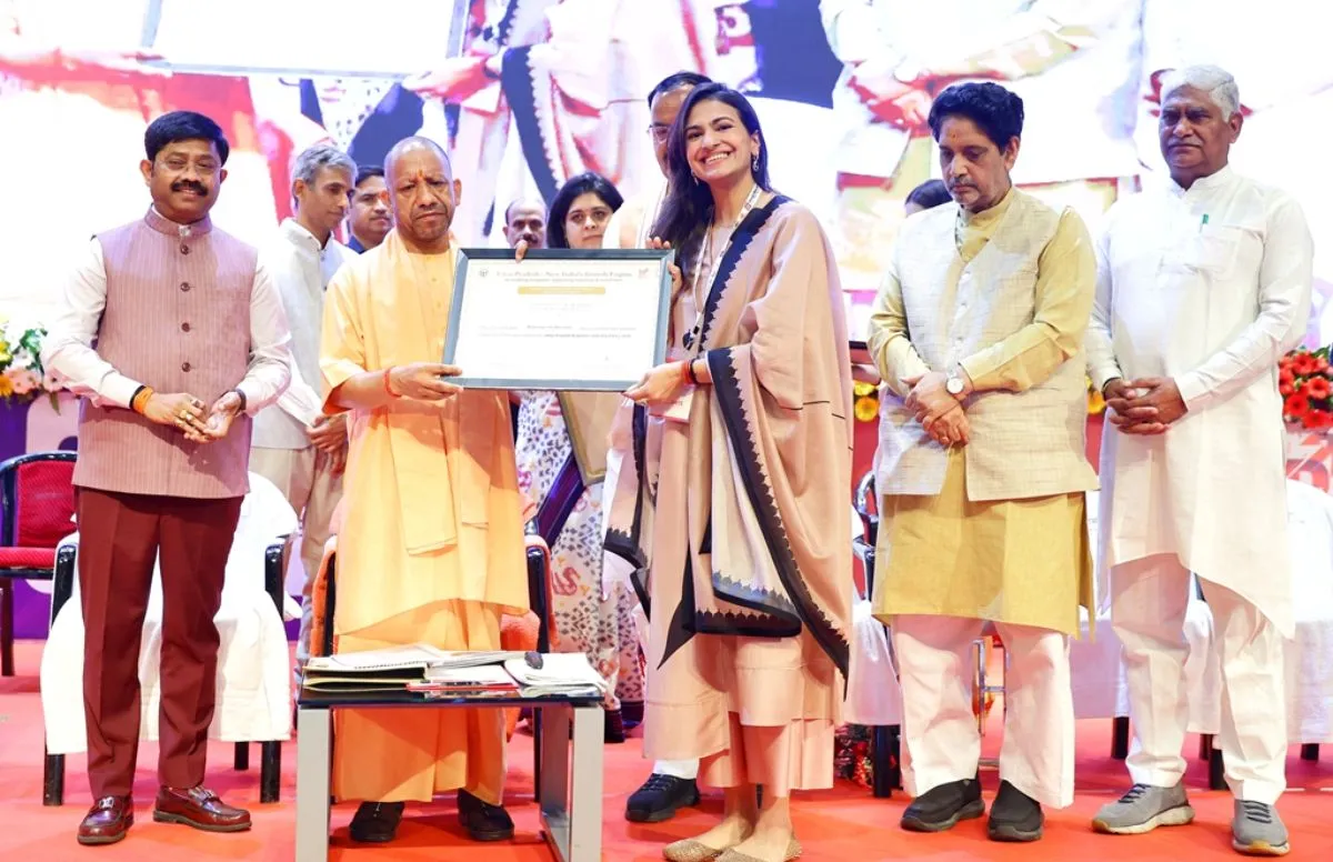 यूपी बना निवेश का 'ड्रीम डेस्टिनेशन': सीएम योगी ने लॉन्च किया 'निवेश मित्र 3.0', निवेशकों को बांटे 2781 करोड़ के इन्सेन्टिव