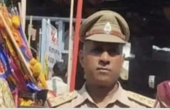 एटा में ड्यूटी के दाैरान पुलिस इंस्पेक्टर की तबीयत बिगड़ने से मौत