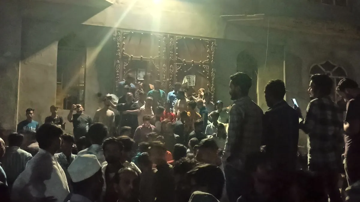 जौनपुर: अराजक तत्वों ने होली के दिन मचाया उत्पात, इमामबाड़े में तोड़फोड़, माहौल तनावपूर्ण, पुलिस ने दर्ज किया केस