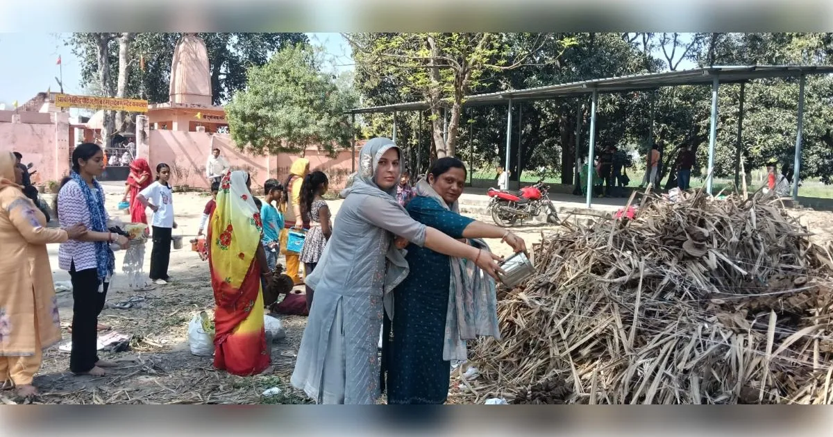 मुजफ्फरनगर के मोरना क्षेत्र में पुत्र की लंबी आयु के लिए महिलाओं ने किया होली पूजन