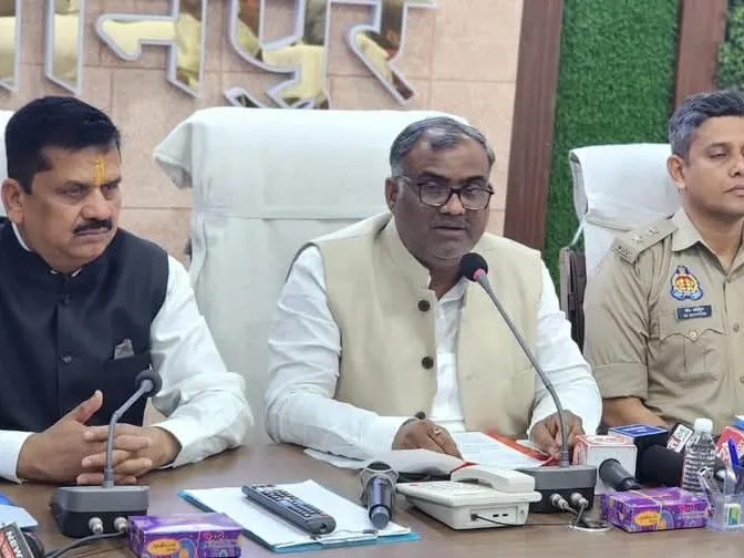 जौनपुर महोत्सव 2026: शाही किले में सजेगी सांस्कृतिक महफिल, मंत्री गिरीश चंद्र यादव ने दी जानकारी