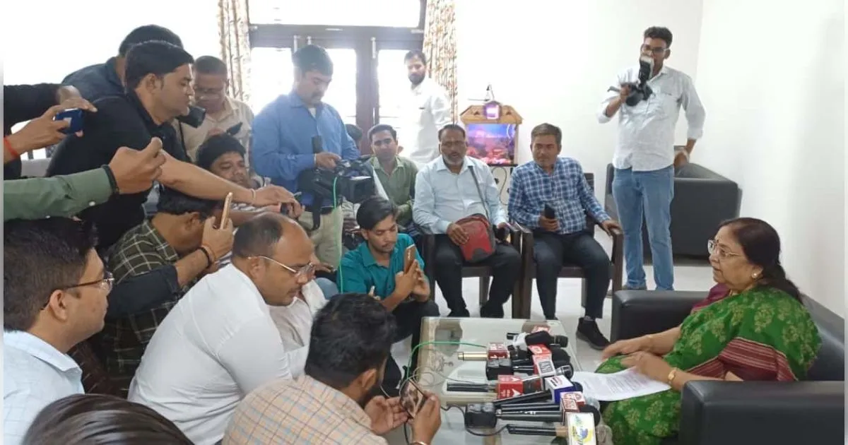 यूपी में सुरक्षा और स्वावलंबन से बदली 'आधी आबादी' की तस्वीर,18 लाख महिलाएं बनी  'लखपति दीदियां' 