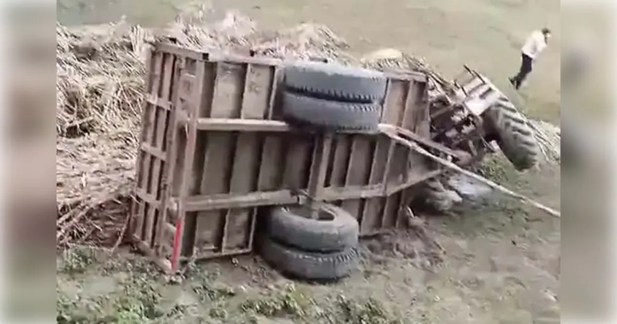 मुजफ्फरनगर के बुढ़ाना में दिल्ली-देहरादून कॉरिडोर पर दर्दनाक हादसा, ट्रैक्टर पलटने से किसान की मौत