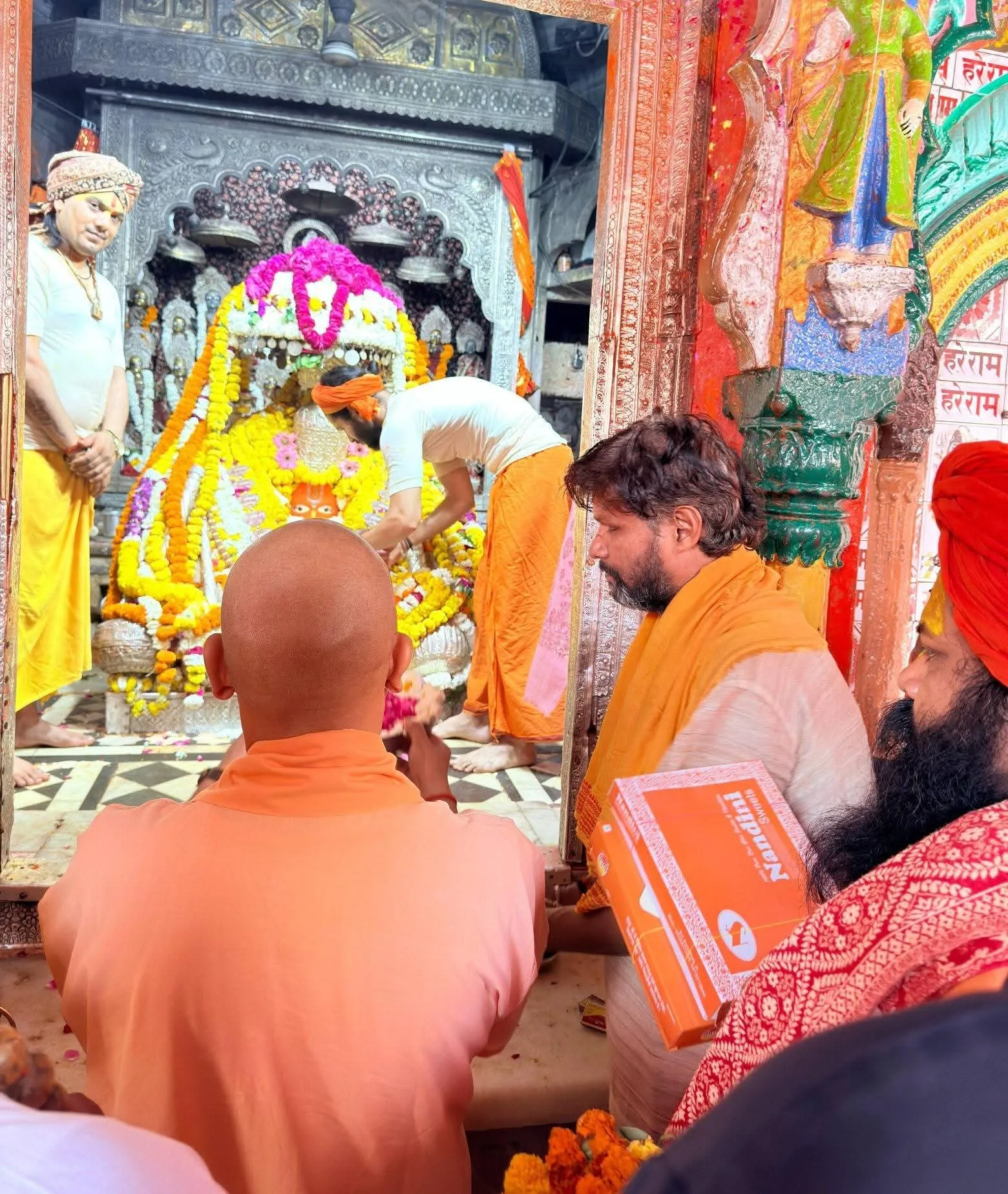 मुख्यमंत्री योगी ने श्रीरामलला के किए दर्शन, परिसर में निर्माण कार्यों की प्रगति की ली जानकारी