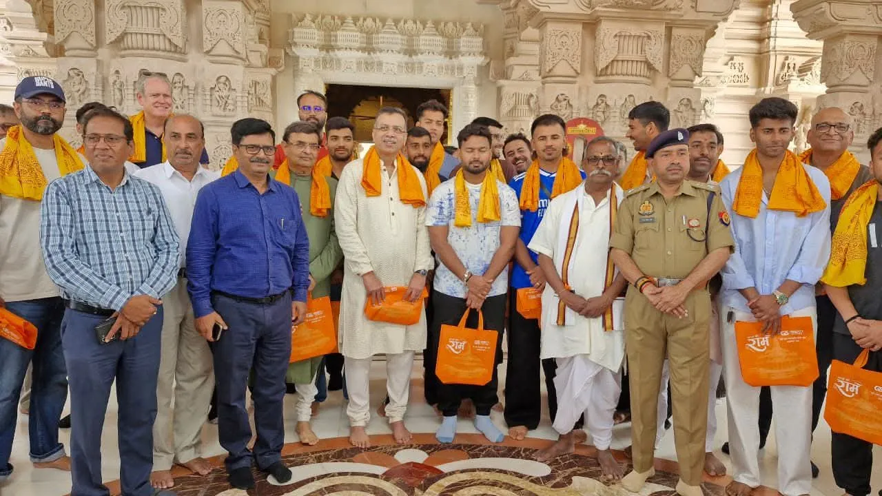 आईपीएल शुरू होने से पहले लखनऊ सुपर जॉइंट्स की टीम राम लला के दरबार पहुंची