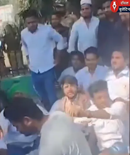 मेरठ में होली के दौरान विवाद, मुस्लिम छात्र से मारपीट का आरोप, प्रदर्शन तेज, छात्र सस्पेंड 