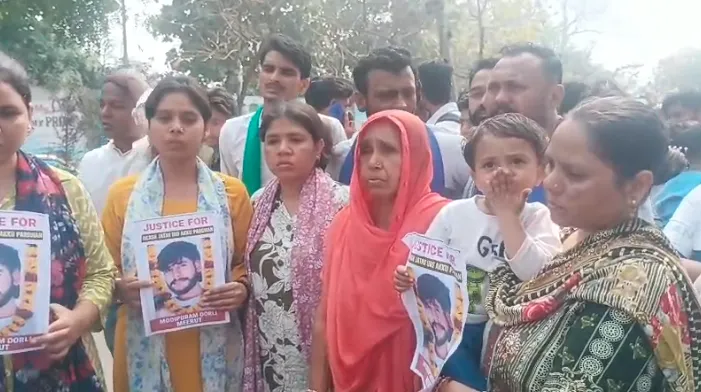 मेरठ: बेटे की हत्या को हादसा दिखाने की साजिश, पीड़ित पिता ने एसएसपी ऑफिस में लगाई न्याय की गुहार