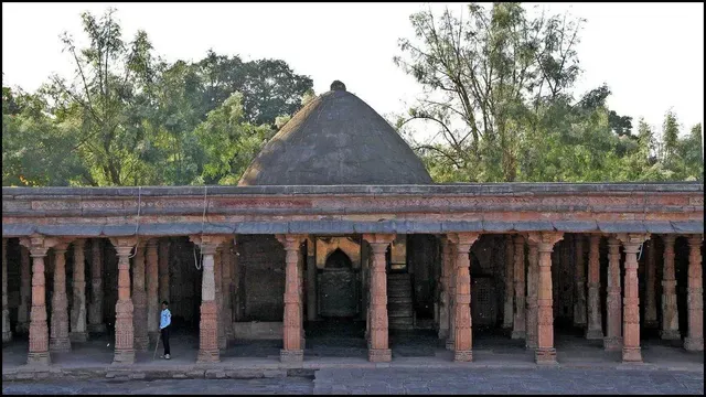 एमपी की भोजशाला पर नया विवाद जैन समाज ने हाई कोर्ट में दायर की याचिका मंदिर नहीं गुरुकुल होने का दावा