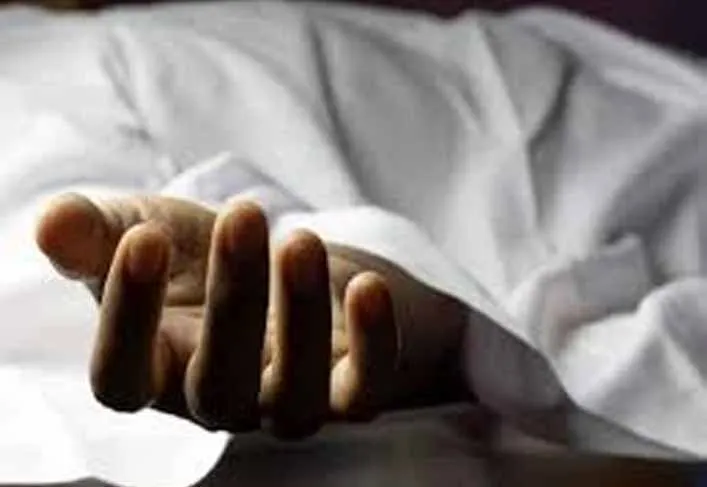 शामली में गड्ढे के कारण ट्रैक्टर से उछलकर गिरी मासूम बालिका की मौत