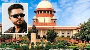 एल्विश यादव को सुप्रीम कोर्ट से राहत: सांपों के जहर और रेव पार्टी केस में FIR रद्द, अदालत ने कानूनी आधार पर दी बड़ी राहत