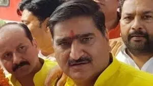 अलीगढ़ में अजान को लेकर BJP सांसद का बयान, सियासी बवाल तेज