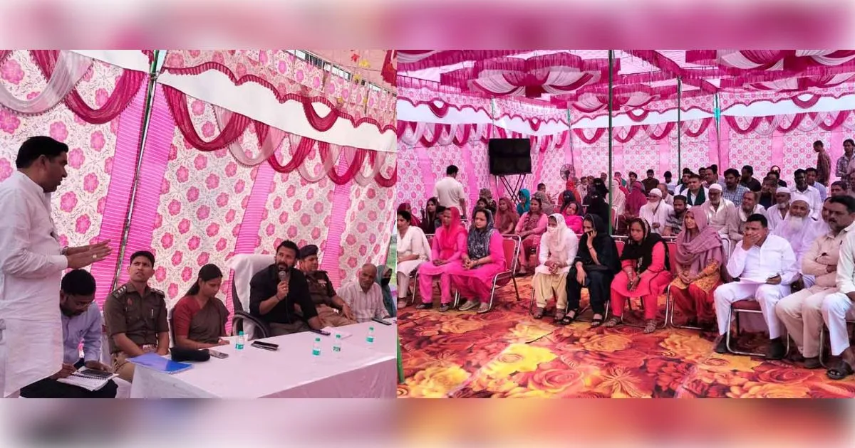 शामली में ग्राम चौपाल: विकास कार्यों में लापरवाही पर डीएम ने काटा अधकारियों का  वेतन 