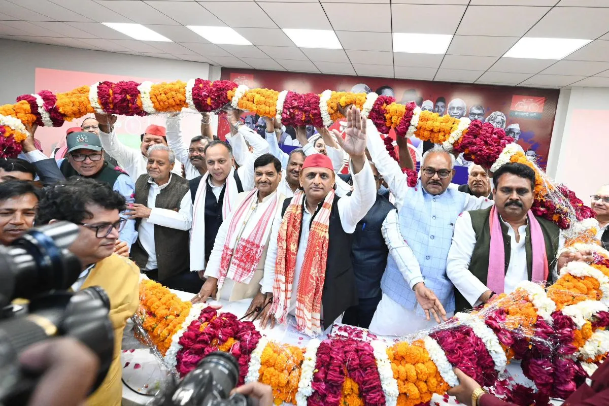 मुजफ्फरनगर में भाजपा को बड़ा झटका, दो बार के पूर्व विधायक के बेटे समाजवादी पार्टी में हुए शामिल