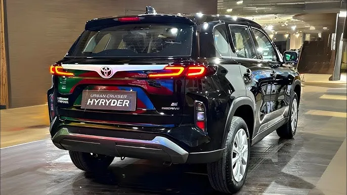 फरवरी 2026 में नंबर 1 बनी Toyota HyRyder जबरदस्त माइलेज और दमदार फीचर्स से जीता दिल