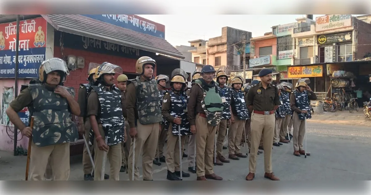 मुजफ्फरनगर में मोरना की सड़कों पर पुलिस बल के साथ अधिकारियों ने किया पैदल मार्च