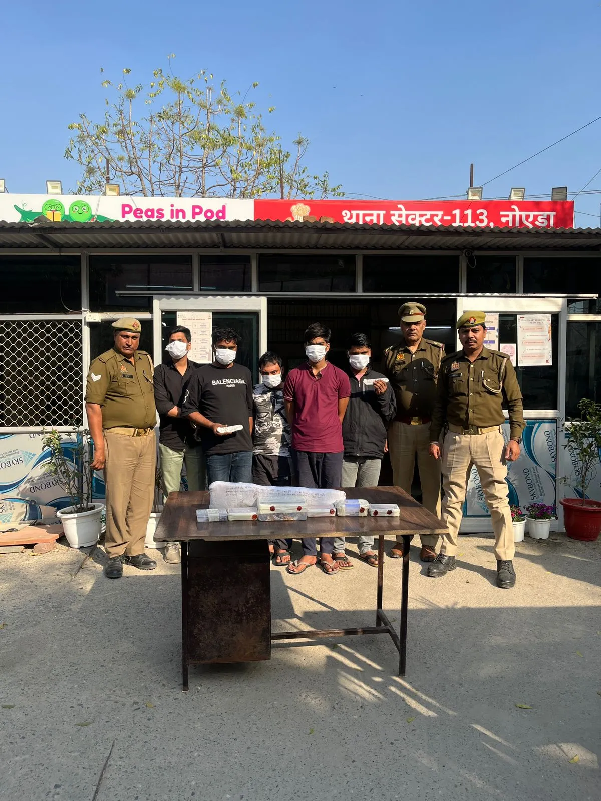 नोएडा : रेकी कर घरों में चोरी करने वाले पांच शातिर बदमाश गिरफ्तार, लाखों का माल बरामद 