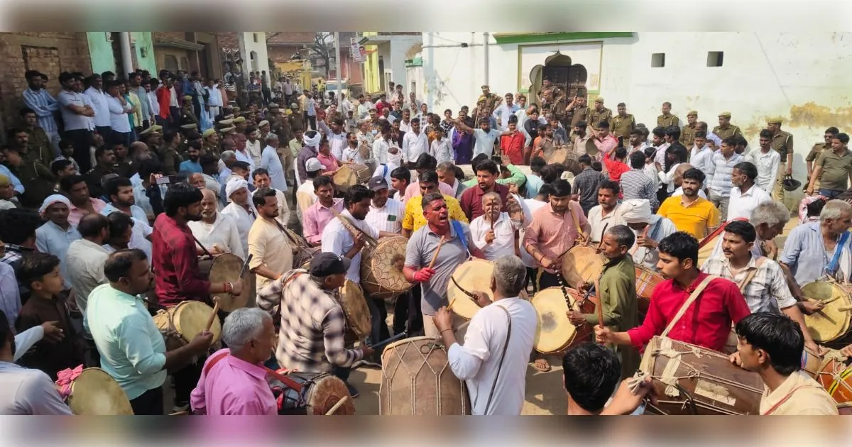 मुजफ्फरनगर के टंढेडा में हर्षोल्लास से निकला तिलहैन्डी का जुलूस, फाग के गीतों पर झूमे ग्रामीण