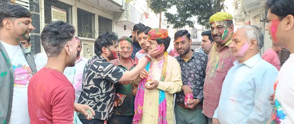 मुज़फ्फरनगर में सियासी होली: नेताओं के आवास पर उमड़ा जनसमूह, 2027 के चुनाव का दिखा रंग