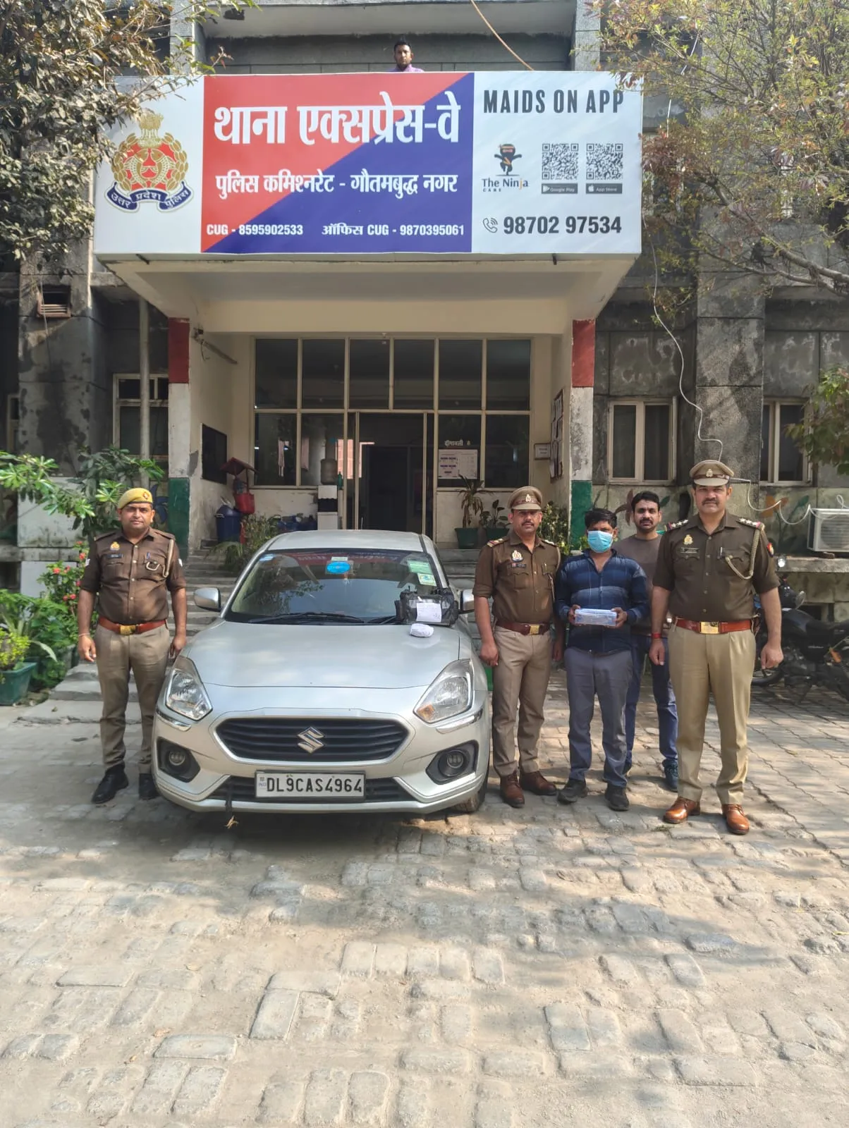 नोएडा में पैसों के लालच में महिला व पुरुष की हत्या, प्रेमी और बेटा गिरफ्तार 