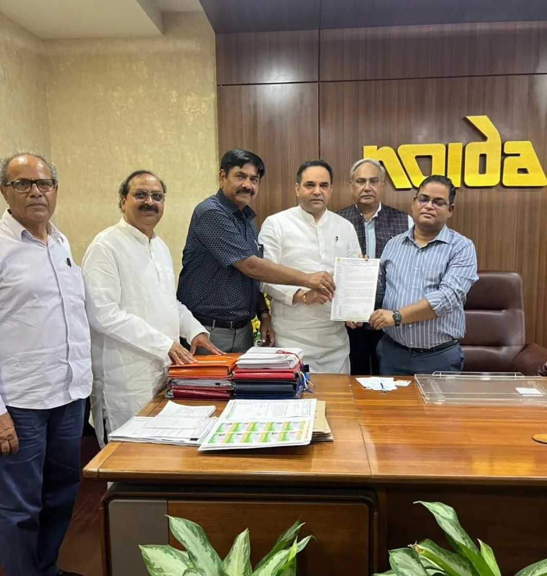 नोएडा प्राधिकरण के सीईओ से मिला फोनरवा प्रतिनिधिमंडल,  सेक्टरों की समस्याओं पर की चर्चा