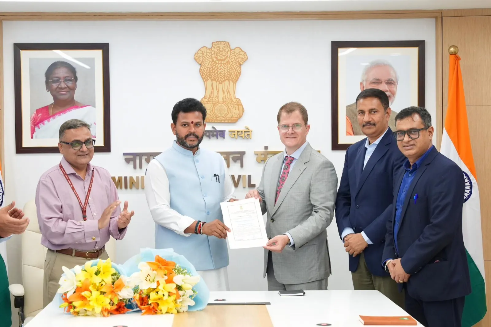 नोएडा अंतरराष्ट्रीय एयरपोर्ट के लिए नागरिक उड्डयन मंत्री ने दिया लाइसेंस, अब विमान उड़ान को तैयार