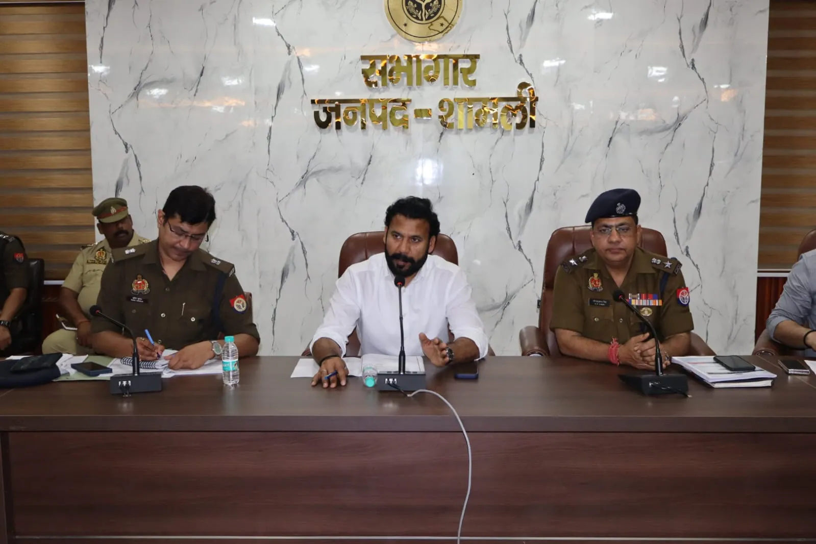 शामली: पुलिस भर्ती परीक्षा को लेकर प्रशासन सख्त, डीएम और एसपी ने दिए नकलविहीन परीक्षा के कड़े निर्देश