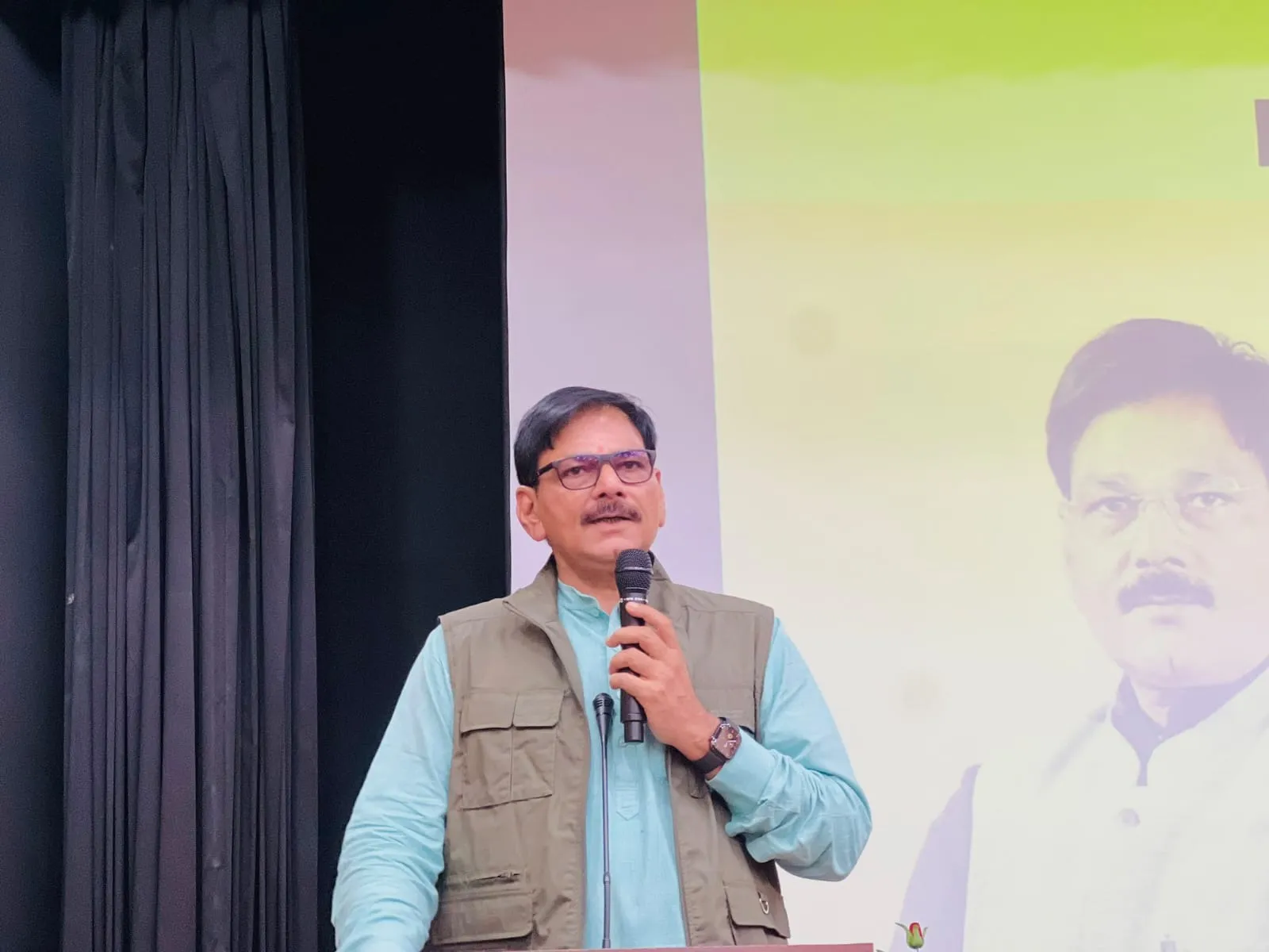 ग्रेटर नोएडा में नारी शक्ति सम्मान कार्यक्रम में जेवर विधायक ने महिलाओं का किया सम्मान 