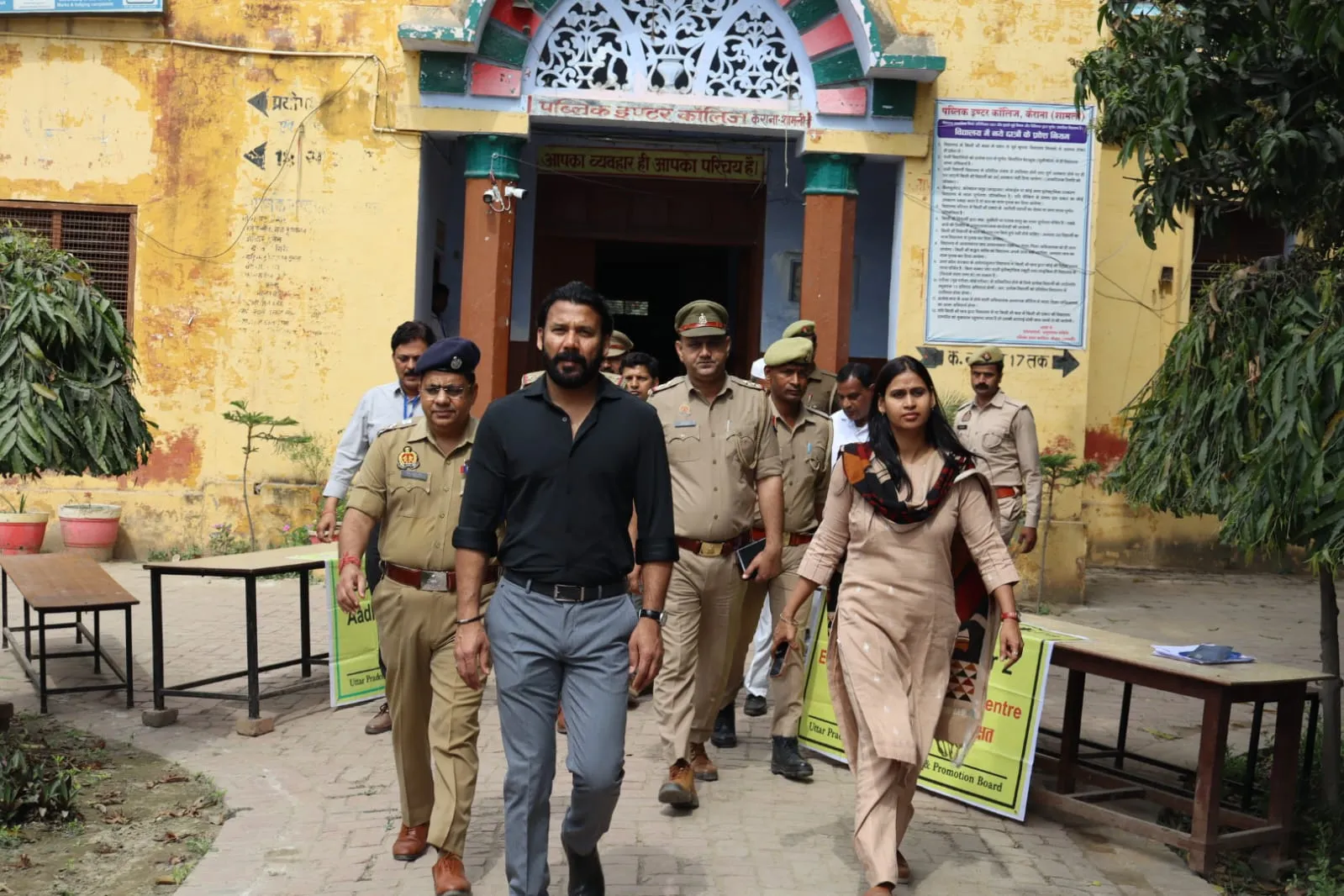 शामली: पुलिस भर्ती परीक्षा के पहले दिन प्रशासनिक अमला मुस्तैद, डीएम-एसपी ने केंद्र पर पहुंचकर जांची व्यवस्थाएं