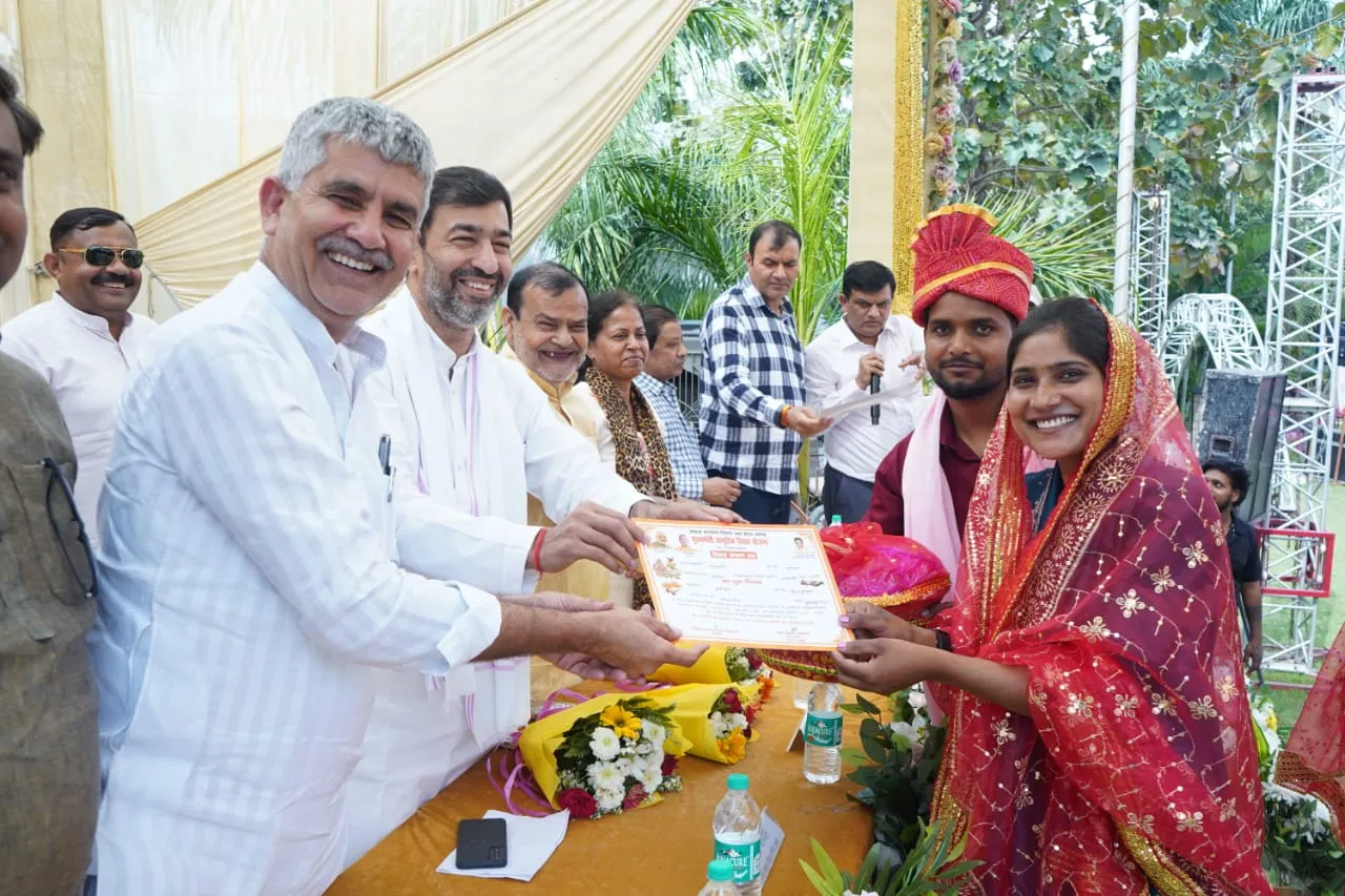 शामली: मुख्यमंत्री सामूहिक विवाह योजना में 92 जोड़ों ने थामा एक-दूसरे का हाथ, अब बेटियों की शादी के लिए मिलेंगे 1 लाख रुपये