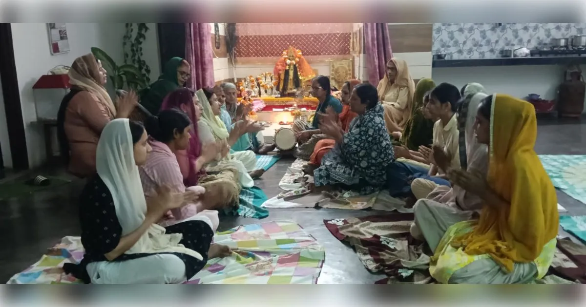 मुजफ्फरनगर: मोरना में भक्ति की बयार, रालोद नेता के आवास पर गूंजे माता के भजन