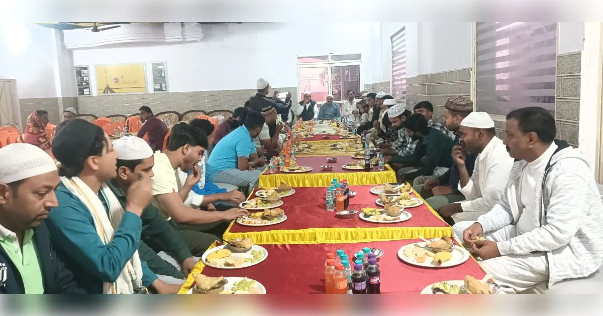 मुजफ्फरनगर: मोरना में इफ्तार पार्टी में उमड़ा सर्व समाज