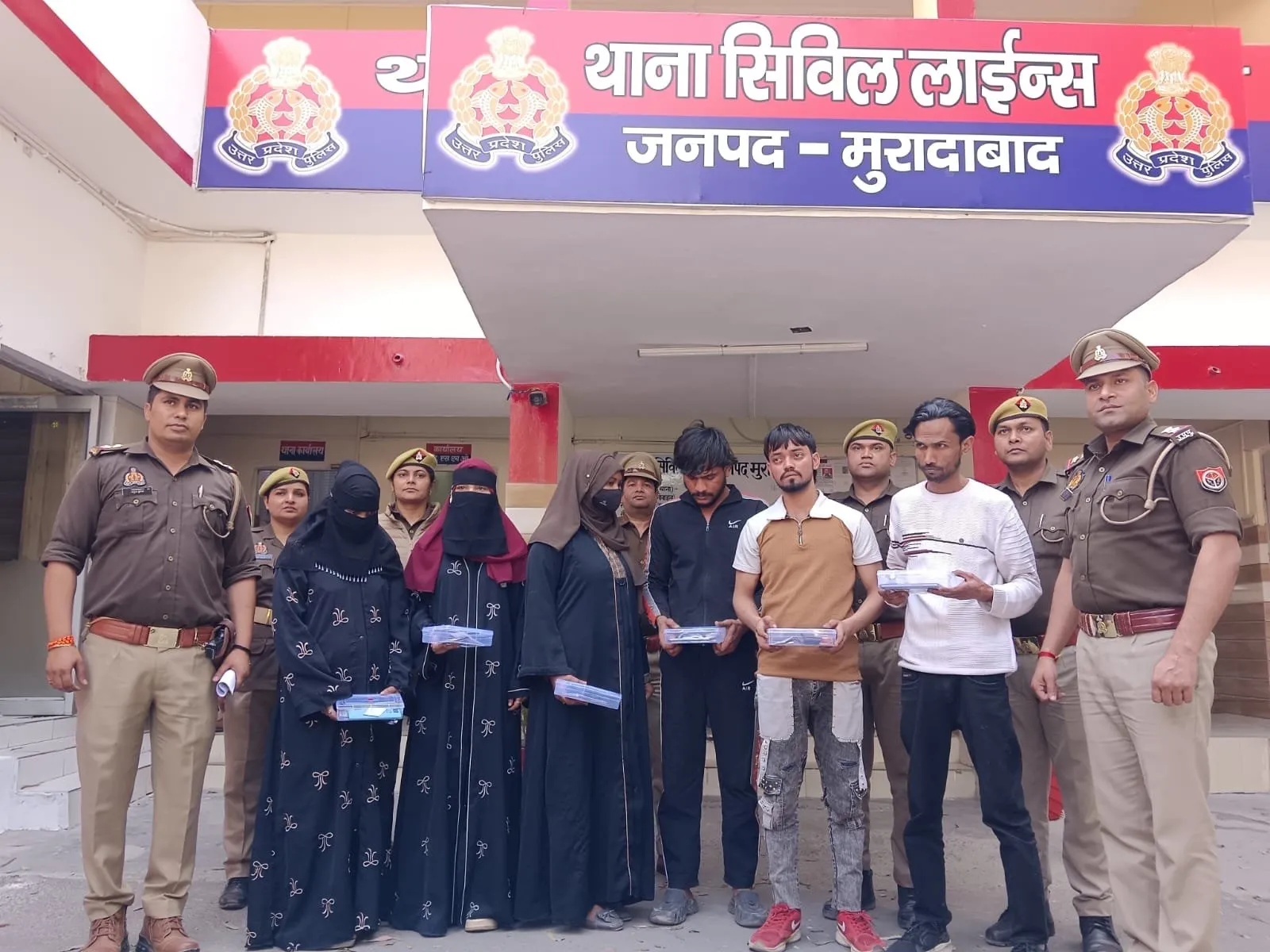 मुरादाबाद: हनीट्रैप गैंग का भंडाफोड़, 3 महिलाओं समेत 6 आरोपी गिरफ्तार