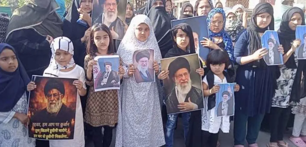 मुरादाबाद: ईरान के सर्वोच्च नेता के निधन की खबर पर शिया समुदाय का शांतिपूर्ण प्रदर्शन