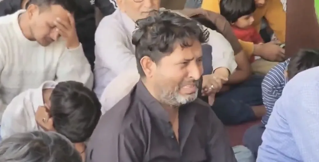 संभल: सिरसी कस्बे में शिया समुदाय का प्रदर्शन, भावुक माहौल में बंद रहीं दुकानें