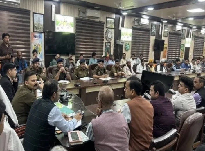 संभल: होली पर नई परंपरा शुरू करने पर रोक, शांति समिति की बैठक में सौहार्द बनाए रखने की अपील