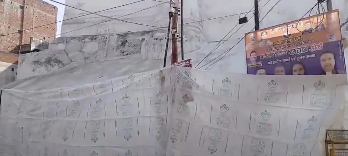 संभल में एहतियात: जामा मस्जिद को ढका गया, होली से पहले प्रशासन सतर्क