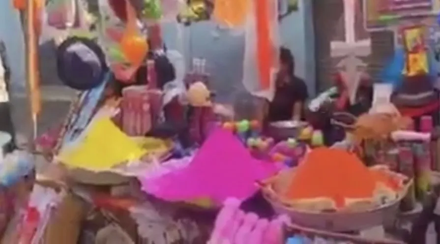 अमरोहा: होली के उल्लास से सजे बाजार, रंग-गुलाल और पिचकारियों की बढ़ी मांग