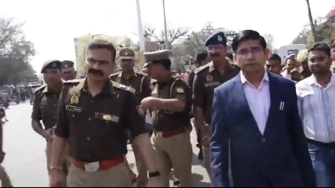 रमजान और होली को लेकर प्रशासन अलर्ट, डीएम-एसपी ने किया जुलूस मार्ग का निरीक्षण