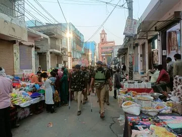 होली पर अमरोहा पुलिस अलर्ट मोड में, शांति व्यवस्था बनाए रखने को सड़कों पर उतरे अधिकारी