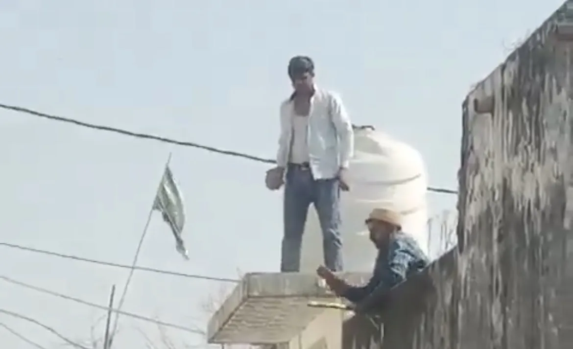 मुरादाबाद में बच्चों के झगड़े ने लिया हिंसक रूप, बड़ों में चले ईंट-पत्थर और लाठियों से थर्राया बगरूआ गांव