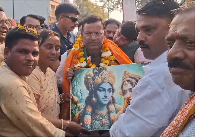 संभल में भाजपा प्रदेश अध्यक्ष पंकज चौधरी का भव्य स्वागत, ढोल-नगाड़ों की गूंज के साथ हुआ अभिनंदन