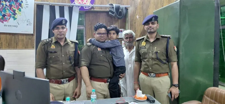 अमरोहा में अपहृत मासूम विवहान सकुशल बरामद, 12 लाख की फिरौती मांगने वाले तीन आरोपी गिरफ्तार