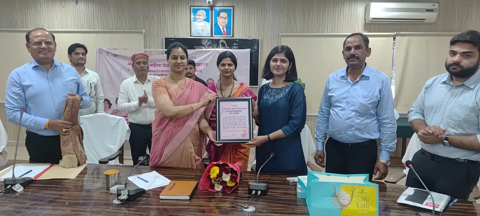 अमरोहा की सुरभि यादव ने यूपीएससी में हासिल की 14वीं रैंक, डीएम ने किया सम्मानित